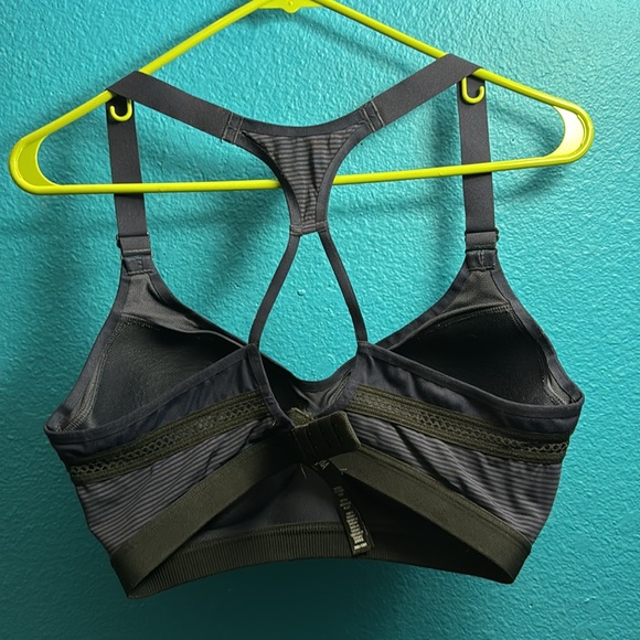 Victoria’s Secret sports bra Navy in size 36D - Picture 2 of 4